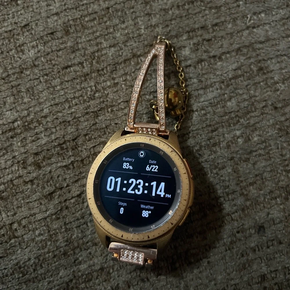 Samsung Gold Smartwatch Premium Design